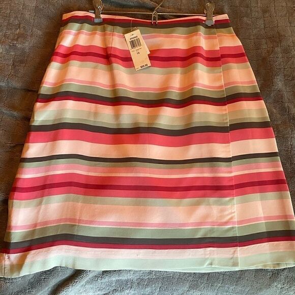 NWT Charter Club silk spring / work skirt. - Picture 2 of 9